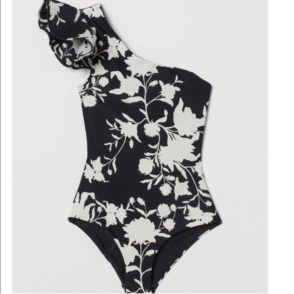 New Johanna Ortiz X H & M bathing suit